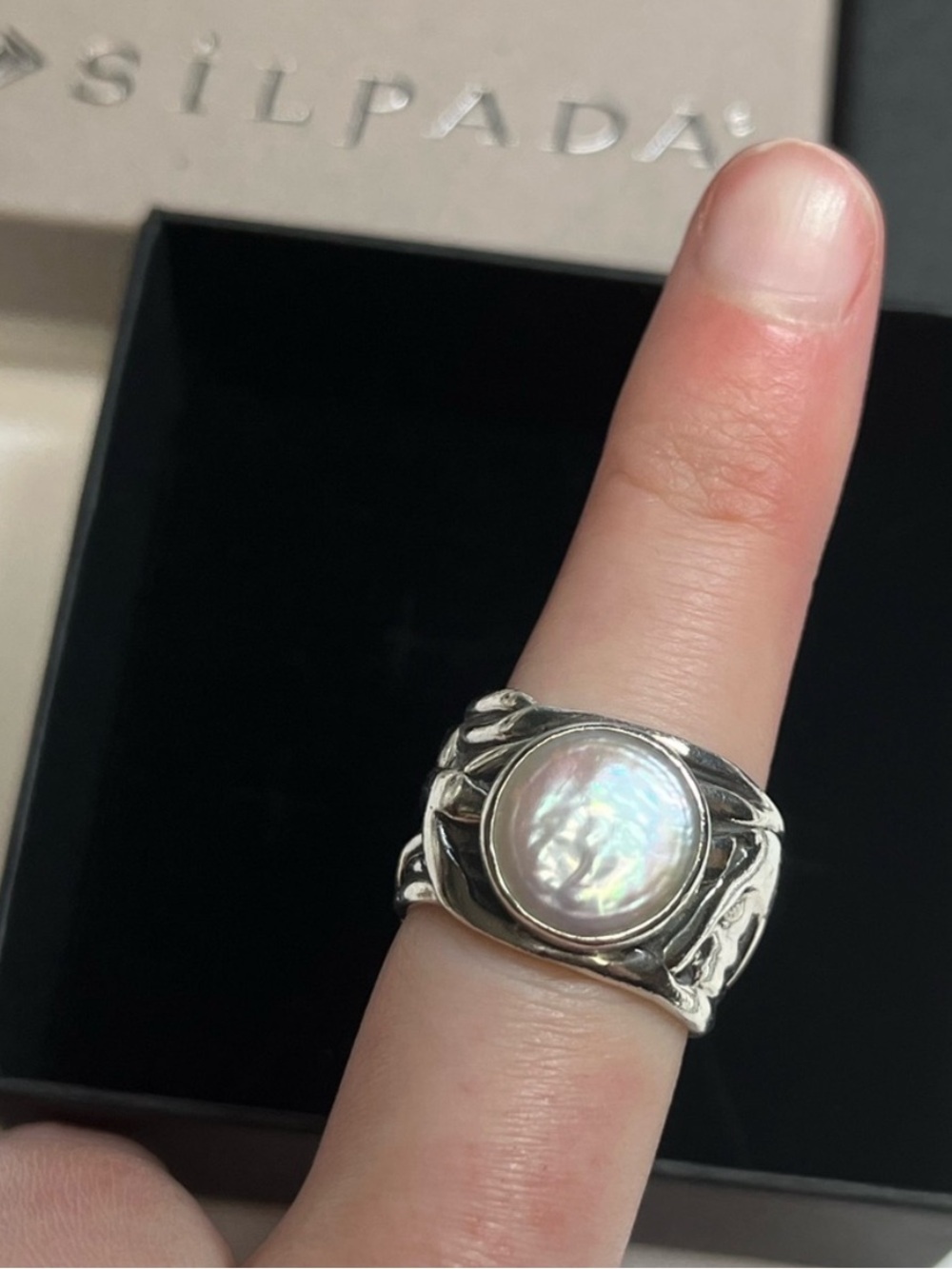 Silpada Sterling Silver Mermaid Pearl Ring R1542
Sterling Silver 925
Size 5.5